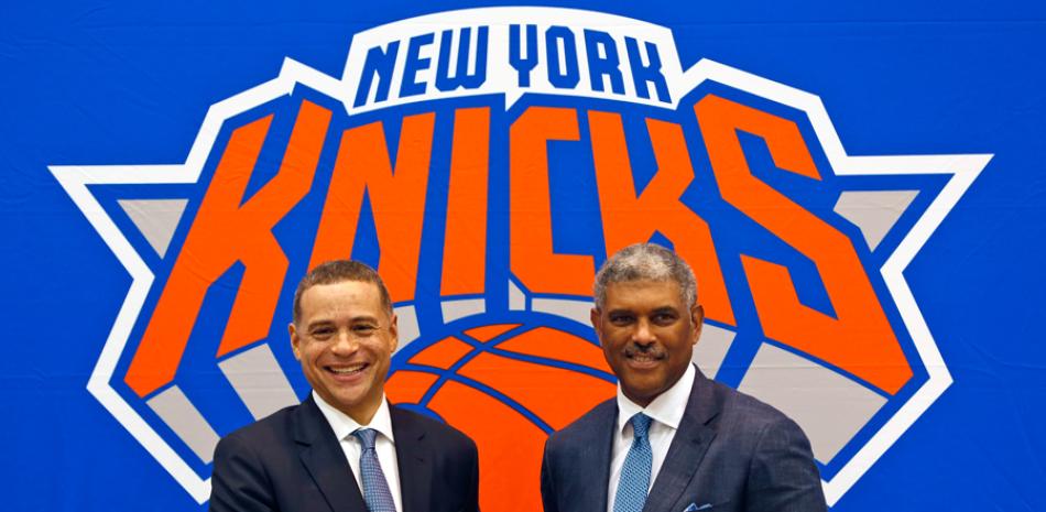 Scott Perry, gerente general, y Steve Mills, presidente de los Knicks de Nueva York.