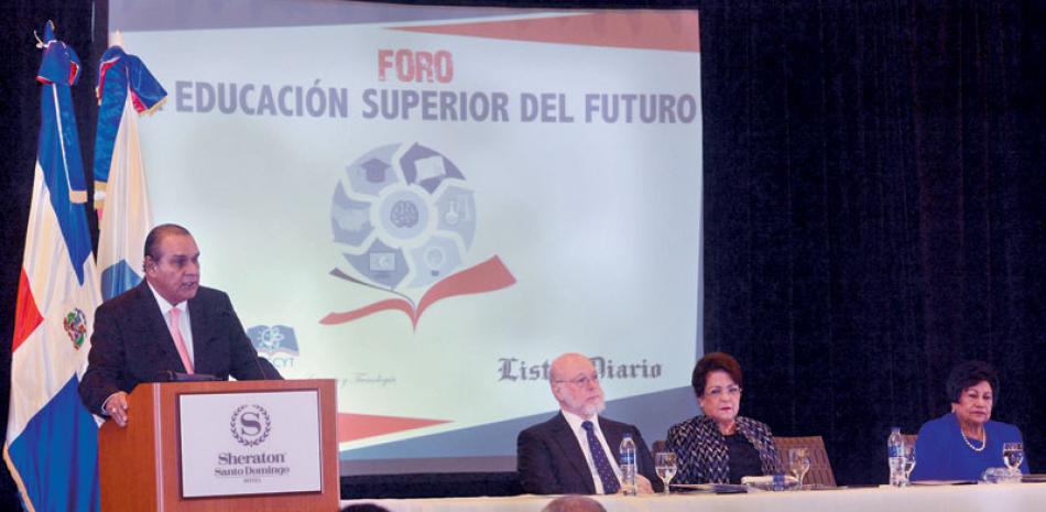 Iniciativa. El periódico Listín Diario propuso una foro por el futuro de lla formación superior, el cual fue respaldado por la ministra de Educación Superior, Alejandrina Germán, empresarios y educadores ante la necesidad de ajustar las ofertas académicas a las nuevas realidades.