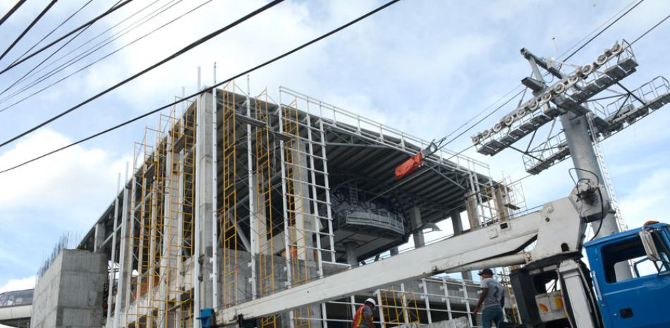 Movilidad. Ya culminó el proceso del montaje del cable en el tramo que va desde las estaciones de Los Tres Brazos hasta Sabana Perdida y han sido instaladas 28 de las 36 pilonas que soportan la infraestructura del nuevo sistema de transporte público.