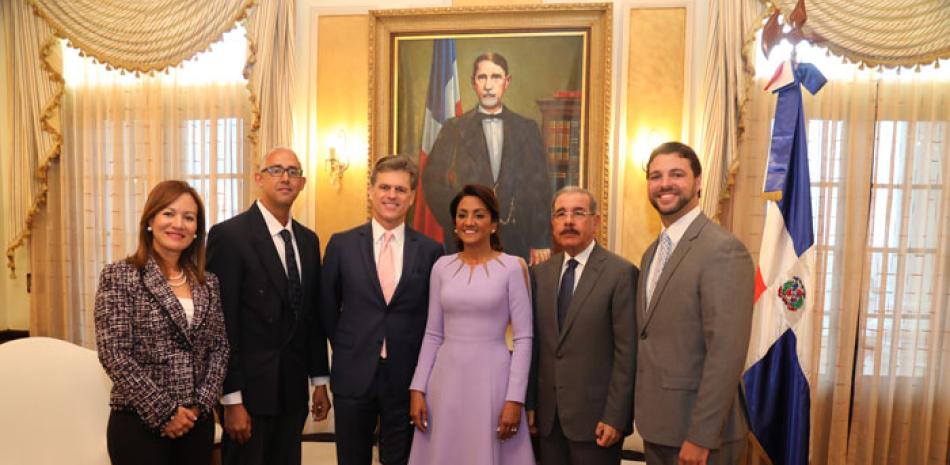 El presidente Danilo Medina y la primera dama Cándida Montilla de Medina reciben en el Palacio Nacional una delegación de Olimpíadas especiales encabezada por Timothy Shriver Kennedy.