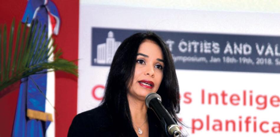 Claudia Franshesca de los Santos. Directora del Intrant.