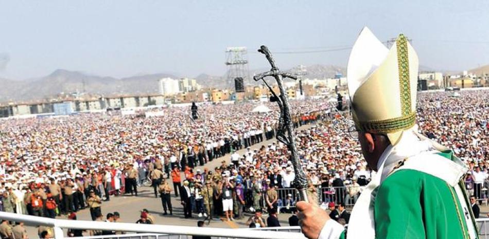 Final. El papa Francisco llega para encabezar la sagrada misa en la Base Aérea las Palmas, en el final de su gira por Chile y Perú, del 15 al 22 de enero.