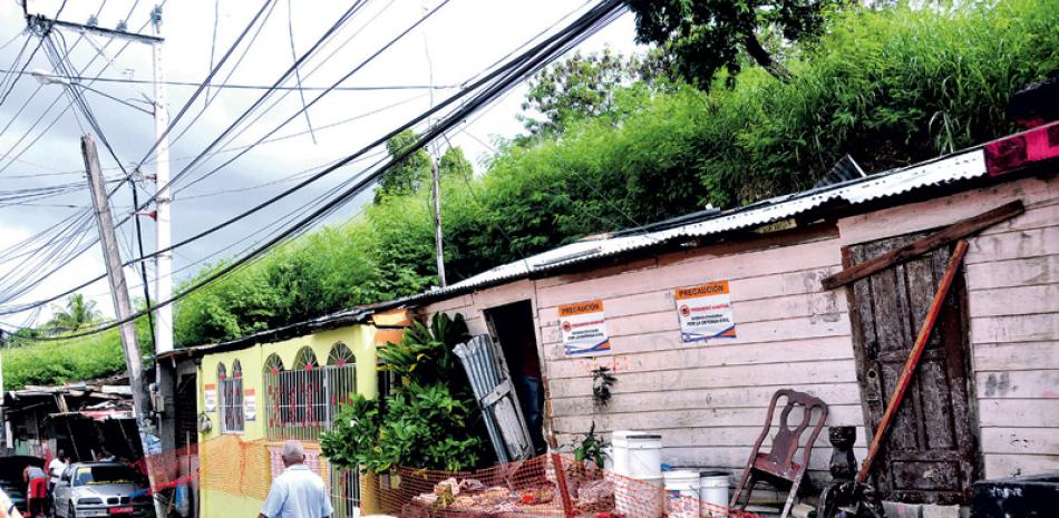 Salida. Para evitar más muertes en el lugar, las autoridades han tomado la zona.