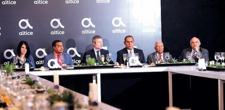 Encuentro. Alicia Ortega, José Monegro, Martin Roos, CEO de Altice; Miguel Franjul, Osvaldo Santana y Ruddy González.