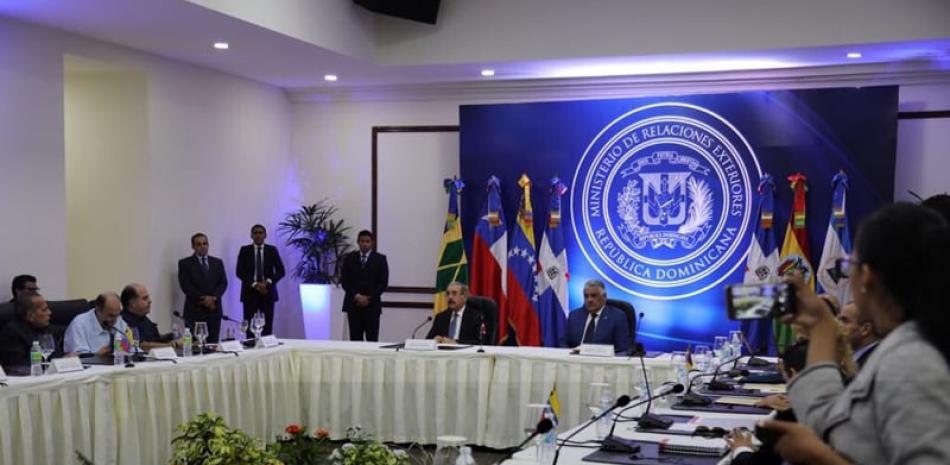 Reunión. El presidente Danilo Medina y el canciller Miguel Vargas durante la reunión del Gobierno de Venezuela y la oposición.