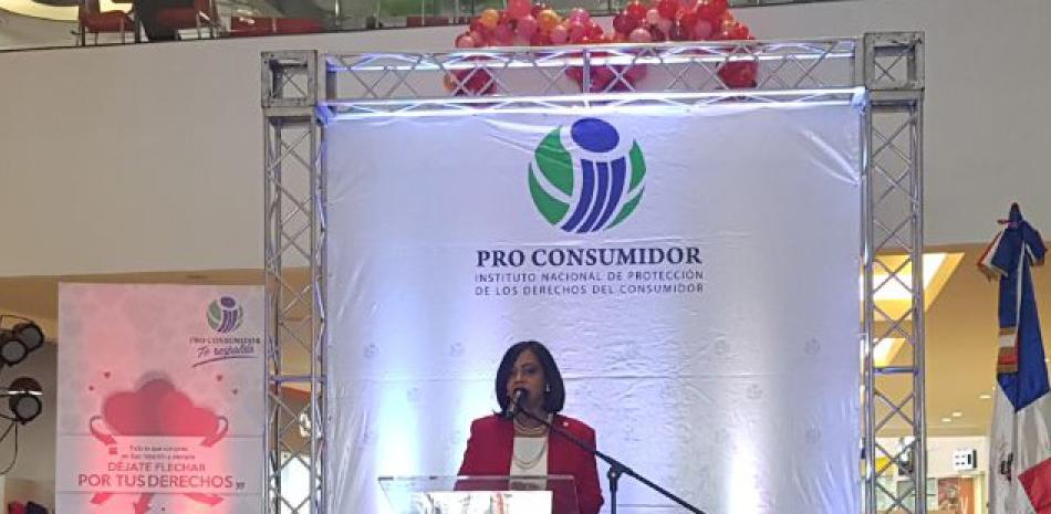 Anina Del Castillo. La directora de Pro Consumidor presentó la campaña "Déjate flechar por tus derechos".