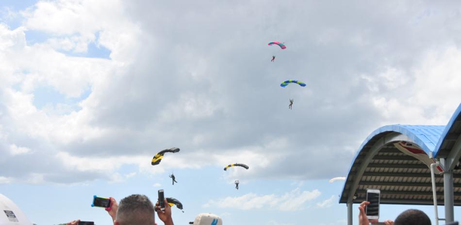 Militares. Los paracaidistas se lanzaron desde 8,000 pies.