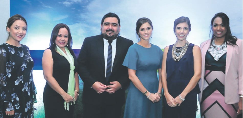 Liliana Niño, Luz Fernández, Omar Morales, Adriana Corzo, María
Burbero y Ileana Chiari.