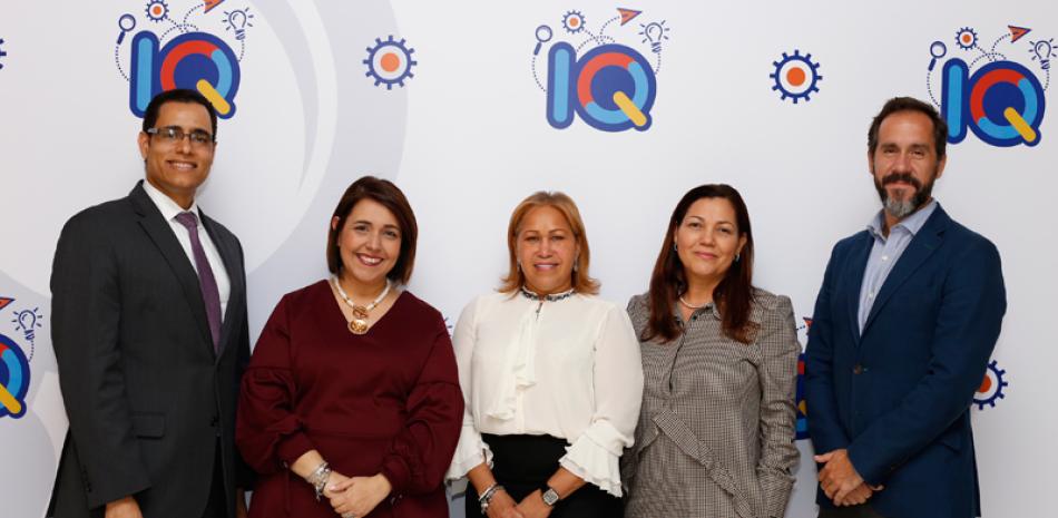 Directivos. De izquierda a derecha, Juan Ariel Jiménez, Ángela Español, Denia Burgos, Mercedes Matrillé y Antonio Caparrós, de INICIA Educación.