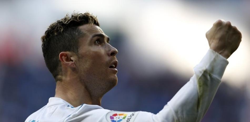 Cristiano Ronaldo hace un gesto de emoción tras marcar su segundo gol de la tarde.