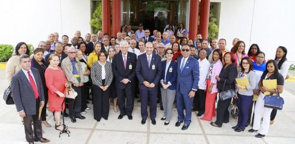 El presidente de la JCE, Julio César Castaños Guzmán, encabezó el encuentro con el personal de juntas municipales en Mao.