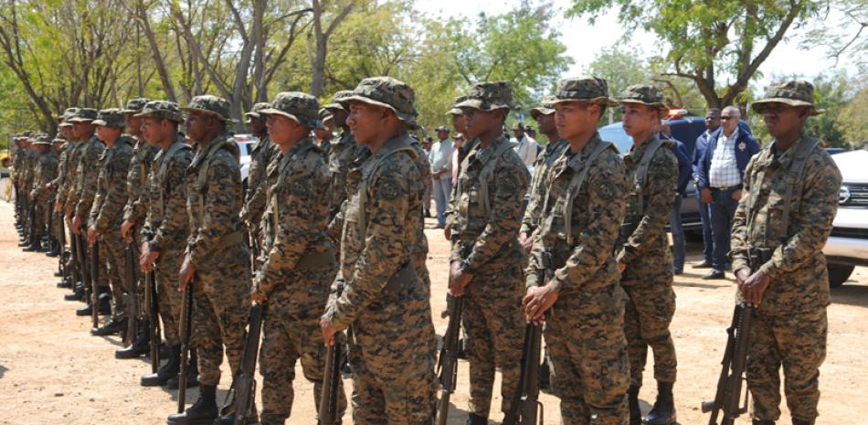 Militares. Parte del personal militar destacado en Dajabón para reforzar la frontera contra el tráfico humano y de mercancías