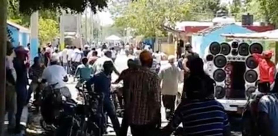 Tensión. Un grupo de ciudadanos ha anunciado reacciones violentas si los ciudadanos haitianos radicados allí no abandonan la zona antes de las 10:00 de la mañana de este martes.