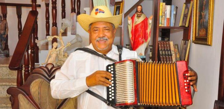 Músico curtido en el folklor musical dominicano, Francisco Ulloa dio sus primeros pasos musicales en los años 60.