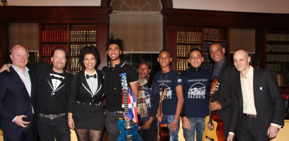 Músicos. Parte de los jóvenes del programa de The Dream Project que se formaron como bachateros en academias dominicanas.