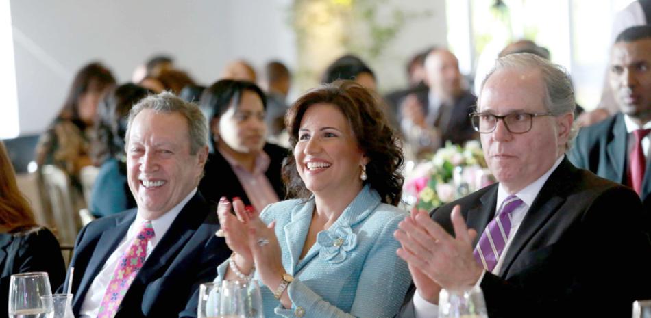Vinicio Cerezo, Margarita Cedeño y David Fernández.
