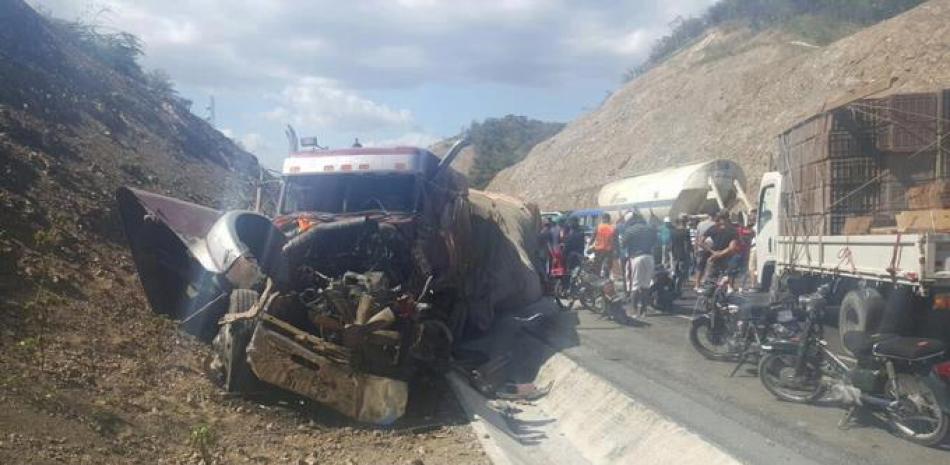 Tragedia. Un accidente en la carretera Sánchez próximo a Los Pilones de Azua donde murió una persona.