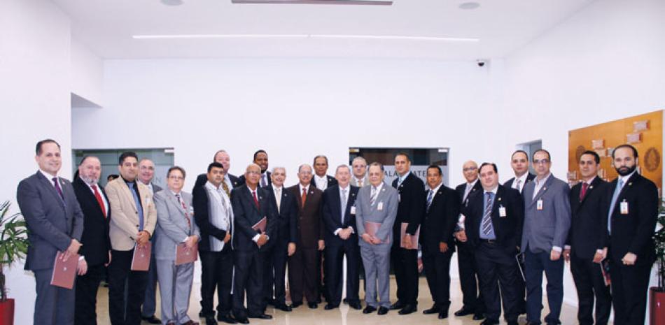 Equipo. Miembros de la Sociedad Numismática Dominicana, y de diferentes Sociedades Numismáticas del Caribe, asistentes a Numiexpo Caribe 2018.