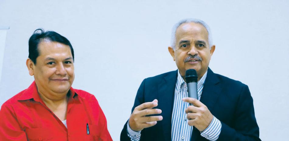 Charla. Osmar Benítez, presidente de la JAD y Daniel Nieto Angel, especialista.