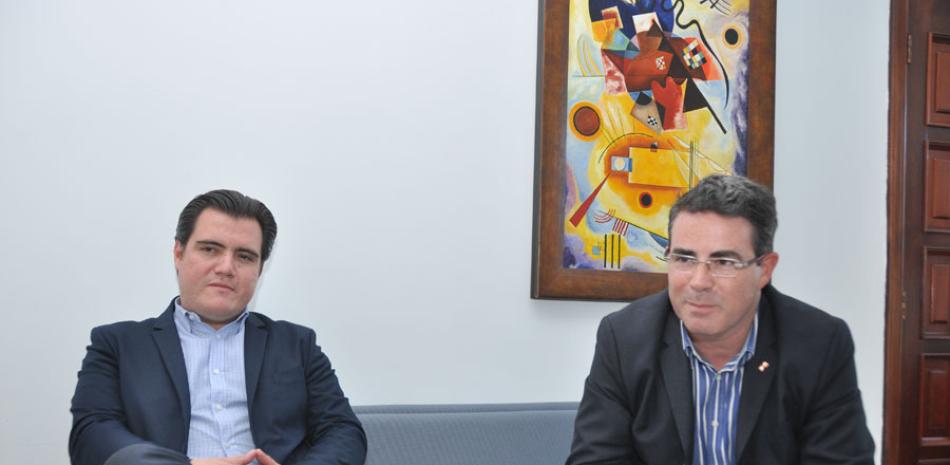 Visita. Alejandro Manuel Flores y Laurent Schun, ejecutivos de la compañía francesa Pernod Ricard.