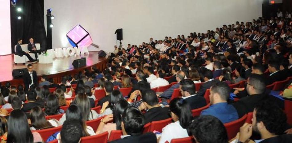Asistencia. Los participantes en la conferencia dictada por José Luis Corripio Estrada se interesaron en conocer las claves del éxito empresarial.