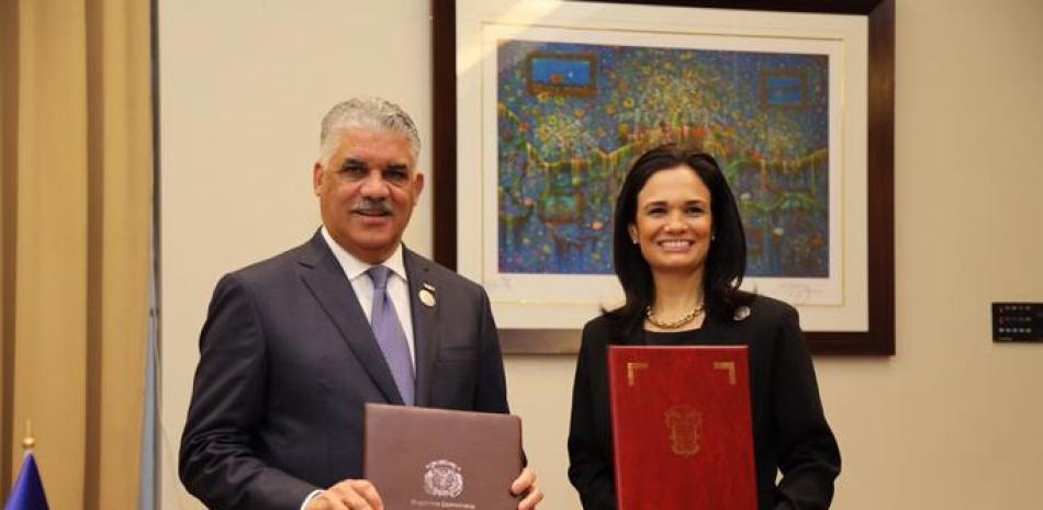 El acuerdo fue suscrito por el canciller de República Dominicana, Miguel Vargas, y la vicepresidenta y canciller de Panamá, Isabel De Saint Malo.