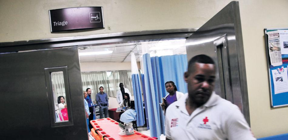 Por si acaso. La mayoría de los hospitales se prepararon para recibir accidentados en caso de emergencias desde este lunes.