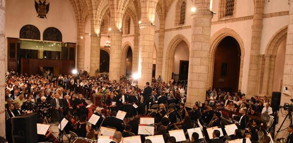 El Coro de la Catedral y su orquesta concitaron la ovación del público en el
concierto de Viernes Santo, con la interpretación del oratorio “La Muerte de Cristo”,
de José de Jesús Ravelo.