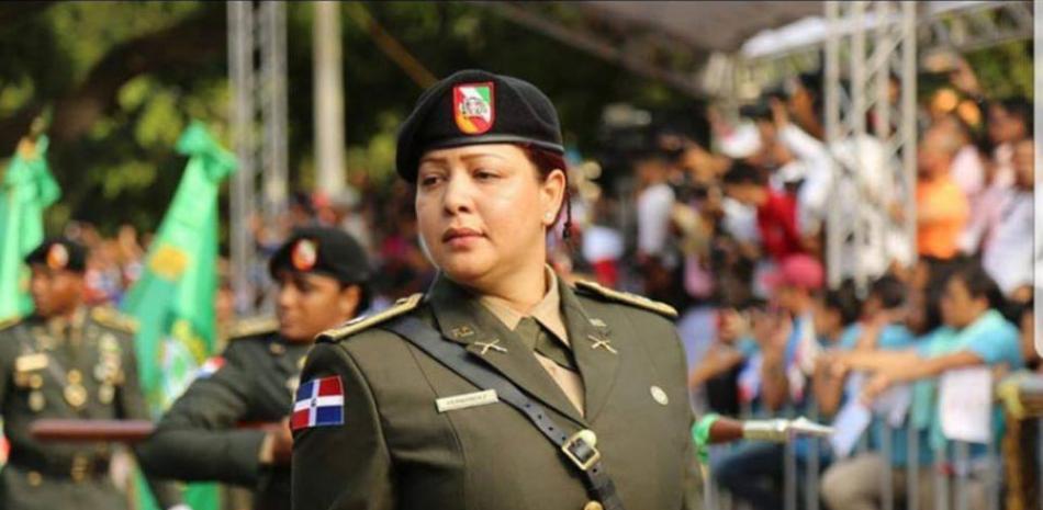 Jefa. La teniente coronel Paula Manuela Fernández Jiménez, en primer plano, comandará un batallón.