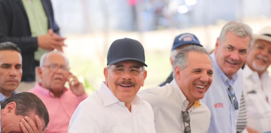 Encuentro. El presidente Danilo Medina intercambió impresiones con los miembros de la Asociación Banileja de Productores de Mango, quienes reconocieron el apoyo recibido por el sector gobierno.