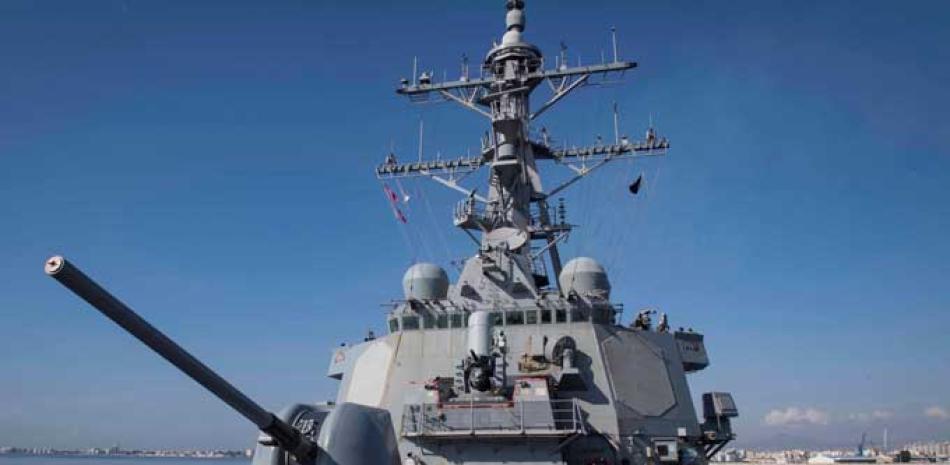 "Rutina". El destructor USS Donald Cook soltó amarras en el puerto de Larnaca, Chipre, sin destino conocido, aunque desde el Comando de la Flota de la Armada aseguraron que se trataba de una travesía “rutinaria”.