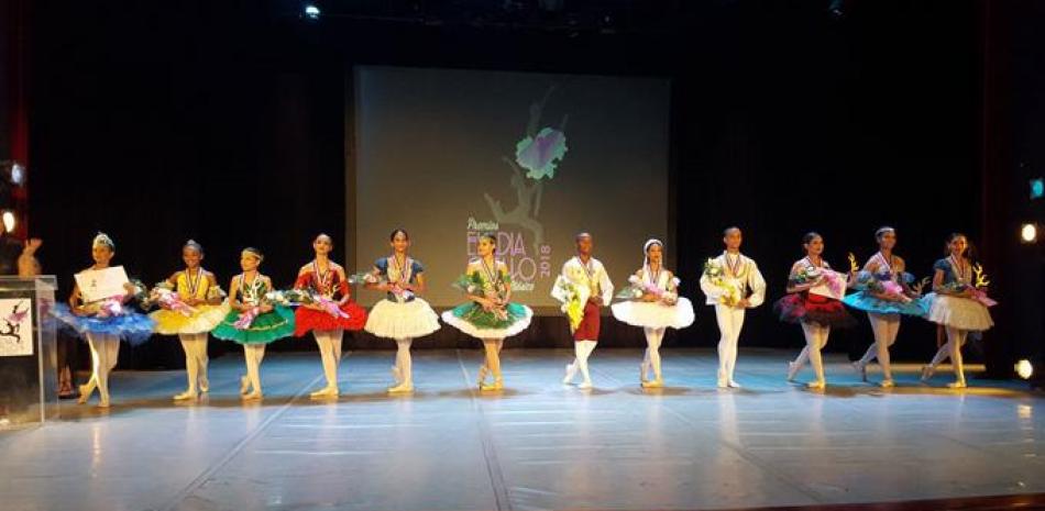Danza. Parte de los bailarines ganadores de estatuillas de los Premios Eladia de Cuello.