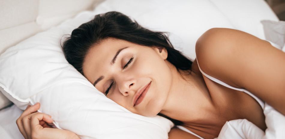 Descanso. Una de las funciones del sueño profundo es reparar al cuerpo de los daños asociados a la actividad física cotidiana. Sin embargo, no es recomendable consumir antiinflamatorios para acelerar el proceso de desinflamación.