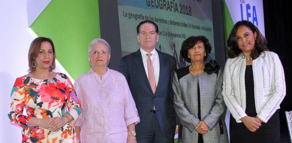 Rosario Vásquez, Rosa Margarita Bonetti, Manuel Corripio, Zoila Martínez y Gema Hidalgo.