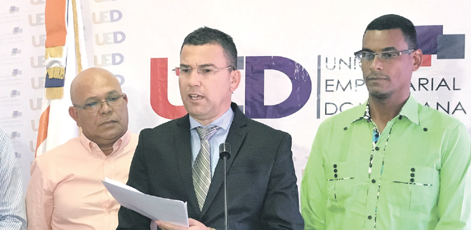 Declaración. Diorys Pol presidente de La Unión Empresarial Dominicana junto a otros dirigentes.