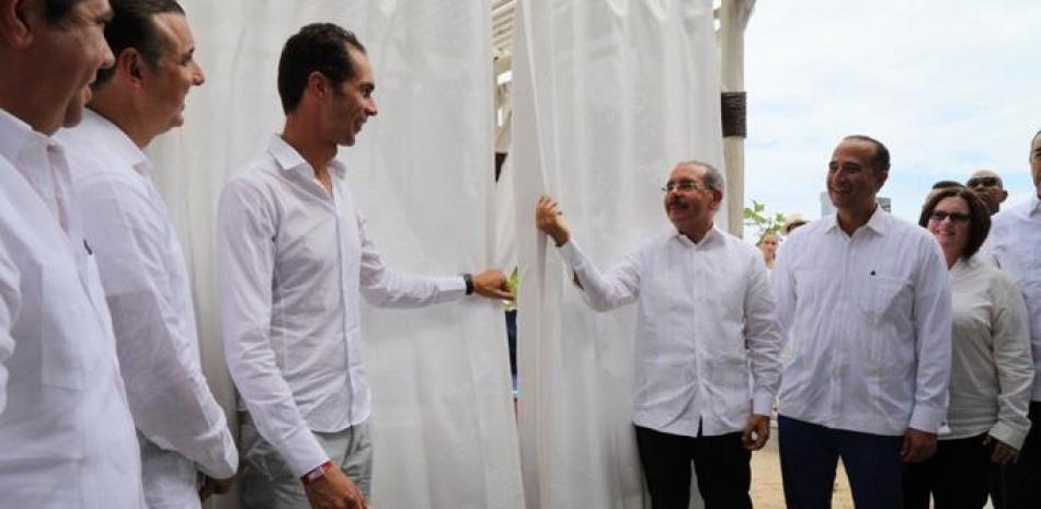 Inicio. El presidente Danilo Medina dejó formalmente iniciados los trabajos de construcción del proyecto hotelero Club Med Miches, que desarrolla la Sociedad Administradora de Fondos de Inversión Pioneer.