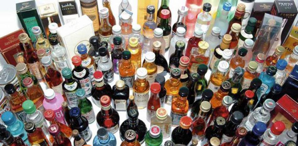 Acciones. En los dos últimos operativos fueron incautadas 2,000 botellas de bebidas adulteradas y falsificadas.