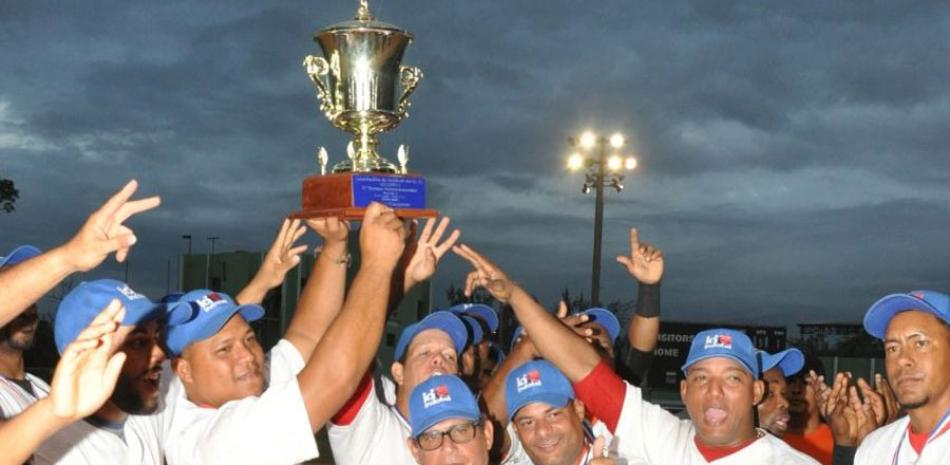 Indotel ganó dos partidos a la Vicepresidencia para coronarse en el cuarto torneo gubernamental de sóftbol organizado por la Asociación del Distrito Nacional.