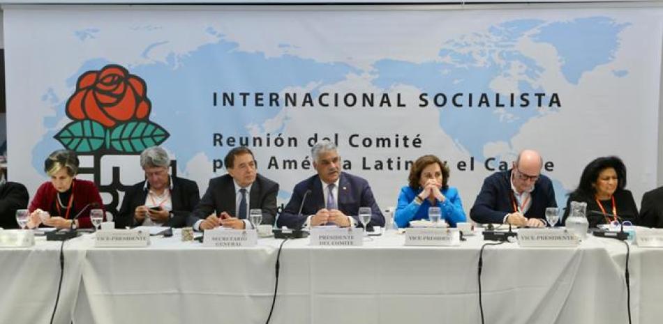 Miguel Vargas encabezó la apertura de la reunión del Comité de la Internacional Socialista para América Latina y el Caribe, en Uruguay.