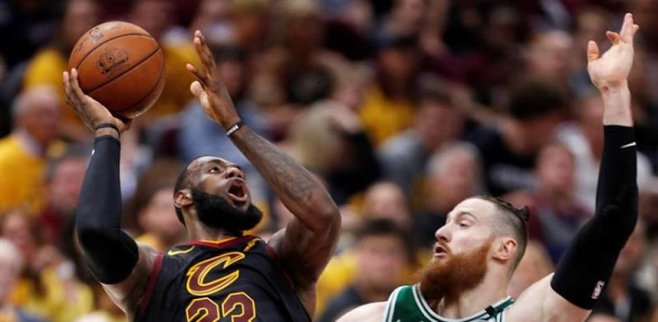 LeBron James y los Cavaliers de Cleveland lograron su primer triunfo en la final de la Conferencia del Este frente a los Celtics de Boston.