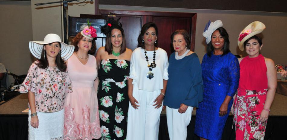 Carmen Alba, Ángela Torres, Marjorie Rijo, Luchy Ramírez, Ydermas Arias, Lourdes Estrella y Claudia Acra.