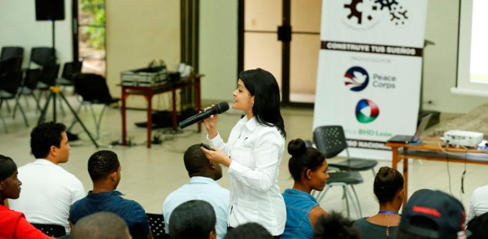 Apoyo. Los programas juveniles de emprendimiento a través del Programa Nacional “Construye tus sueños”, implementado por el Cuerpo de Paz / República Dominicana.