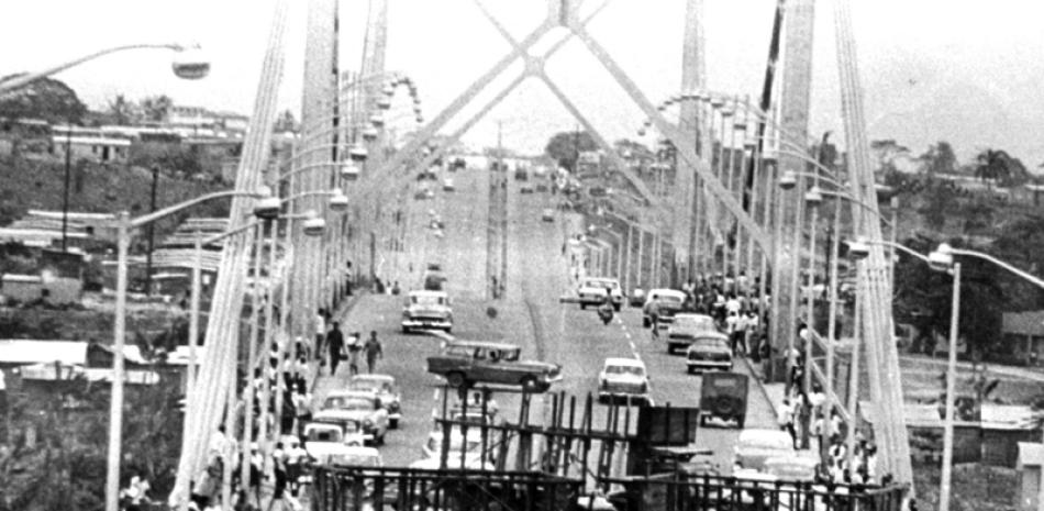 Historia. La Batalla del Puente, durante la revolución de 1965, fue liderada por el coronel Francisco Alberto Caamaño Deñó.
