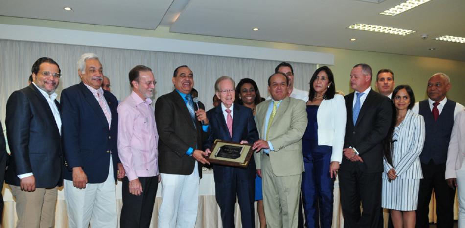 Actividad. El empresario José Luis Corripio Estrada (Don Pepín) fue reconocido por la Fenapymed.
