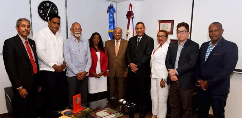 Milton Ray Guevara recibió el apoyo a su gestión como presidente del TC, durante una visita de representativos de Samaná.