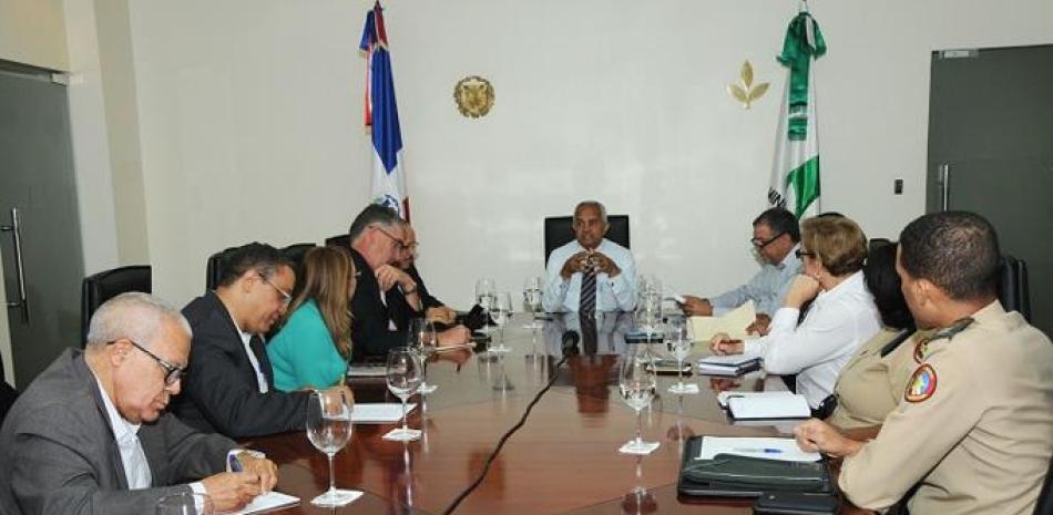 Reunión del ministro de Agricultura, Osmar Benítez con representantes de los sectores lecheros y lácteos.