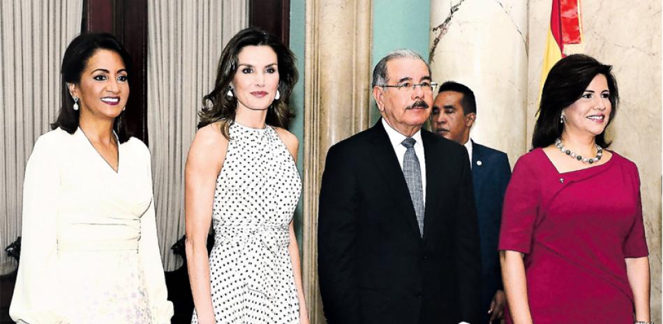 Bienvenida. Cándida Montilla de Medina, su majestad la reina Letizia, Danilo Medina y Margarita Cedeño de Fernández.