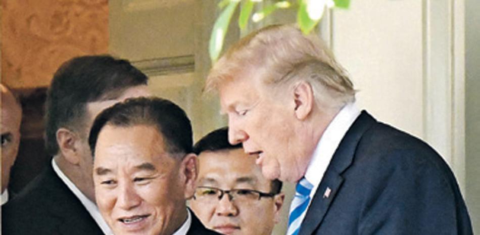 Trump y Kim Yong-chul.