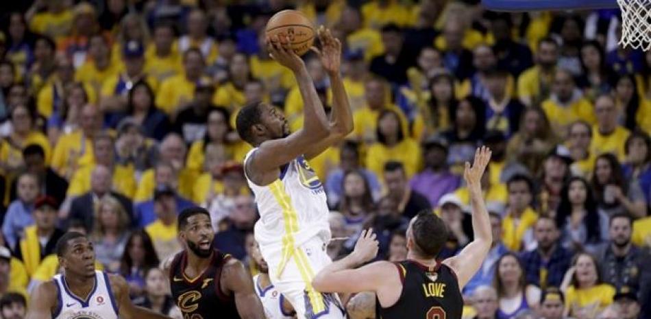 Kevin Durant y los Warriors de Golden State buscarán tomar ventaja de 2-0 en la serie final de la NBA frente a los Cavaliers de Cleveland.