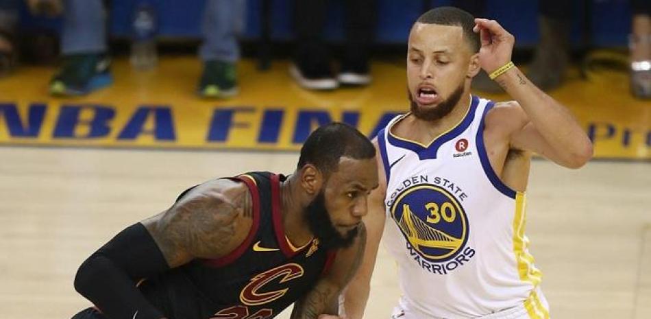LeBron James y Stephen Curry volverán a la duela este domingo por la noche para el segundo partido de la serie final de la NBA.